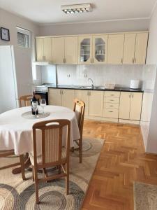 Η κουζίνα ή μικρή κουζίνα στο Apartman Bella Vita