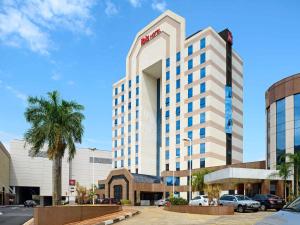 a tall white building with a sign on it at ibis Ribeirao Preto Shopping in Ribeirão Preto