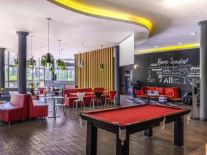 a restaurant with a pool table in the middle of a room at ibis Sao Jose do Rio Preto in Sao Jose do Rio Preto