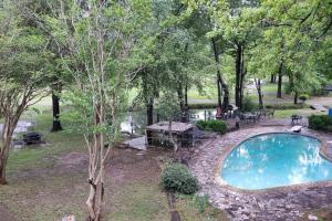 Bazén v ubytování Large 3 bedroom Estate Pool nebo v jeho okolí