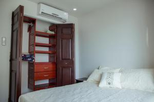 Postel nebo postele na pokoji v ubytování Cartagena Beach Front + 37 fotografií