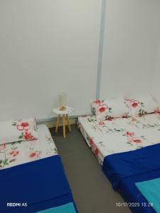 two beds sitting next to each other in a room at D-Bayu Motel in Papar