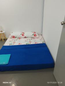 a bed in a room with a blue mattress at D-Bayu Motel in Papar
