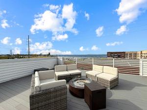 Μπαλκόνι ή βεράντα στο Family Fun Near Cedar Point - Rooftop Lake Views