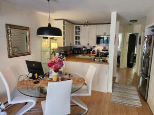 Η κουζίνα ή μικρή κουζίνα στο Le Robin des bois