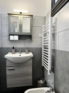 Un baño de Easy Rooms Suite