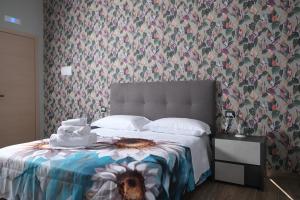 Una cama o camas en una habitación de I Gemelli Suites 8 fotos más