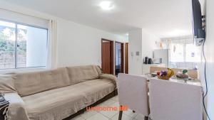 a living room with a couch and a table at Apartamento em Sao Jose proximo a Arena Opus in Estêvão