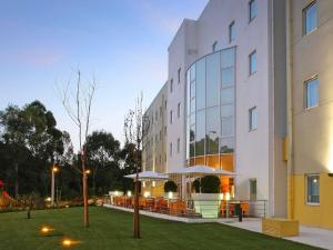 a rendering of the exterior of a building at Hotel ibis Lisboa Alfragide in Lisbon