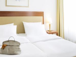 Postel nebo postele na pokoji v ubytování Novotel Hildesheim