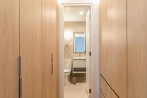 a bathroom with a toilet and a sink at Nest Barrio Paris-Londres in Santiago +189 photos