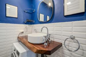 a bathroom with a sink and a mirror at LOFT near Bocconi and the Center in Milan
