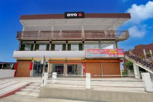 a building with a sign on top of it at SPOT ON New Hamsafar in Jhūsi +21 photos