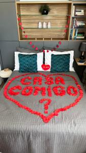 Ένα ή περισσότερα κρεβάτια σε δωμάτιο στο suite deluxe vista mar Copacabana - entrada independente +26 φωτογραφίες