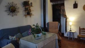 a living room with a blue couch and a table at El rinconcito in Fuenteheridos