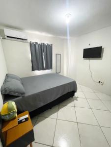 Ένα ή περισσότερα κρεβάτια σε δωμάτιο στο Apartamento completo e central! Casa Caju!