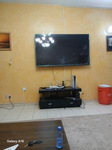 TV a/nebo společenská místnost v ubytování RESIDENCE Sidi