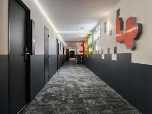 a hallway with a long corridor with a hallway at ibis Styles Béziers Centre in Béziers