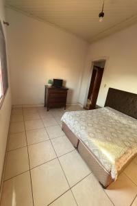 Katil atau katil-katil dalam bilik di Apartamento no centro