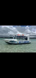 Un paisaje natural cerca del barco