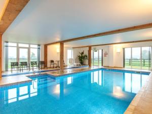 Πισίνα στο ή κοντά στο 3 Bed in Sherborne FOLWR