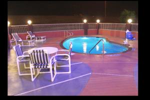 Bazén v ubytování Texas Inn & Suites McAllen at La Plaza Mall and Airport nebo v jeho okolí