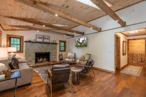 a living room filled with furniture and a fireplace at Moosey Creek Lodge in Banner Elk