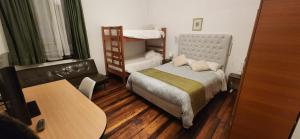 a small bedroom with a bed and a bunk bed at Volta Inn Hostel in Valparaíso