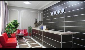 a room with red chairs and a counter and a wall at Syr arna hotel in Tasbuget