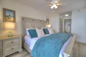 Katil atau katil-katil dalam bilik di Crescent Shores South - 511 +35 gambar