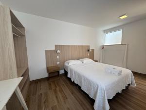 a bedroom with two beds and a window at Betania in Paracas