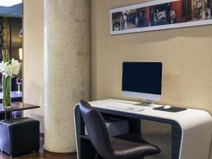 Televisyen dan/atau pusat hiburan di Mercure Lyon Centre - Gare Part Dieu