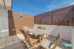 Μπαλκόνι ή βεράντα στο Brand New Townhome with Private Rooftop