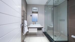 Ένα μπάνιο στο CENTURY CLUB - Luxury Apartment Hotels
