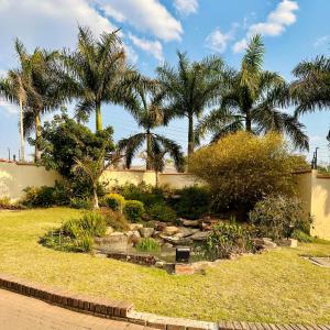 En have udenfor Hujeen Guest House + 11 billeder