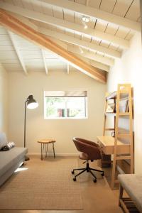 Postel nebo postele na pokoji v ubytování Sonoran Peach House - Lux Kitchen Mt View Flex Rm