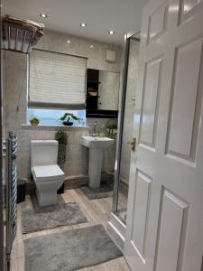 Koupelna v ubytování Silky & oak stays