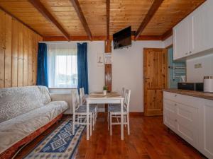 Η κουζίνα ή μικρή κουζίνα στο Spacious and comfortable holiday homes with pool +21 φωτογραφίες