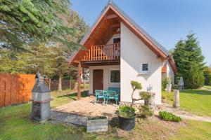 Κήπος έξω από το Comfortable holiday homes with a summer pool