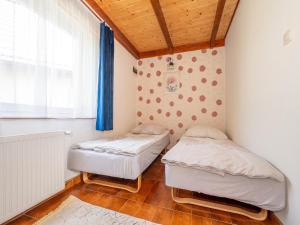 Ένα ή περισσότερα κρεβάτια σε δωμάτιο στο Comfortable holiday homes with a summer pool