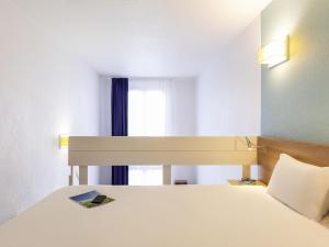 Postel nebo postele na pokoji v ubytování Aparthotel Adagio Access La Défense - Place Charras