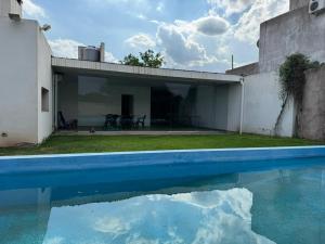 Bazén v ubytování El Recodo nebo v jeho okolí