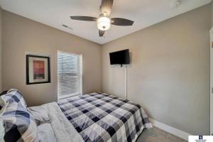 a bedroom with a bed and a ceiling fan at Modern and furnished apartment in downtown Lincoln in Lincoln