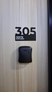 ネイバにあるESTUDIOS - Neiva Centro - Piso 3 - 301の列車脇の看板 +23枚の写真