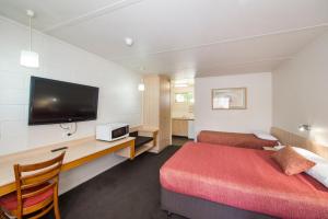 TV a/nebo společenská místnost v ubytování Box Hill Motel