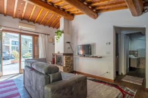 a living room with a couch and a tv at Small Villa with parking in Florence