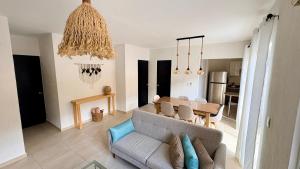 Kuchyň nebo kuchyňský kout v ubytování New apartment with 3 bedrooms, for 6 persons & 7 min from Maya train