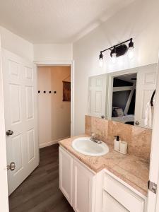 Φωτογραφία από το άλμπουμ του Condo #220 - 14-plex Building σε Garden City