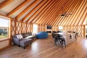 TV i/ili multimedijalni sistem u objektu The Cisco Yurt