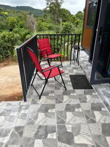 En balkon eller terrasse på Paradise stay villa#3 + 1 billede